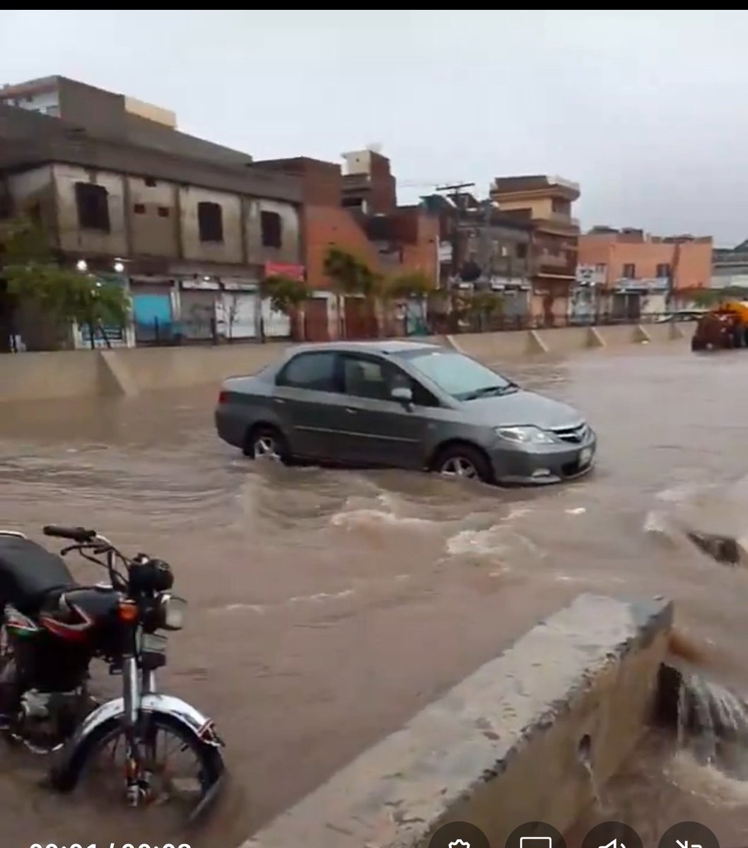 nizshaz29's tweet image. بارش کے بعد لاہور میں موسم خوشگوار ۔۔اردو میڈیا 
@geonews_urdu