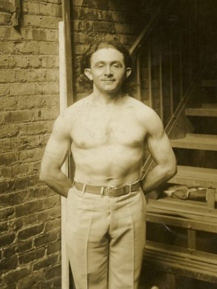 ‘โจเซฟ อะตอม’ ชายคนแรกในโลกที่ถูกขนานนามว่าซูเปอร์แมนในชีวิตจริง ตั้งแต่เกิดโดนพยายามฆ่ามานับไม่ถ้วนแต่ไม่ตาย โดนยิงหัวกระสุนยังไม่เข้า (มีต่อ)