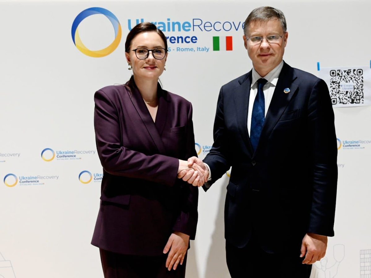 VDombrovskis's tweet image. We continue to stand with Ukraine, bringing it closer to the EU. 🇪🇺🇺🇦
Meeting with First DPM @Svyrydenko_Y, we discussed next steps for economic cooperation & international support.
Ukraine belongs in the EU.
A just and lasting peace is the only path to a secure Europe.