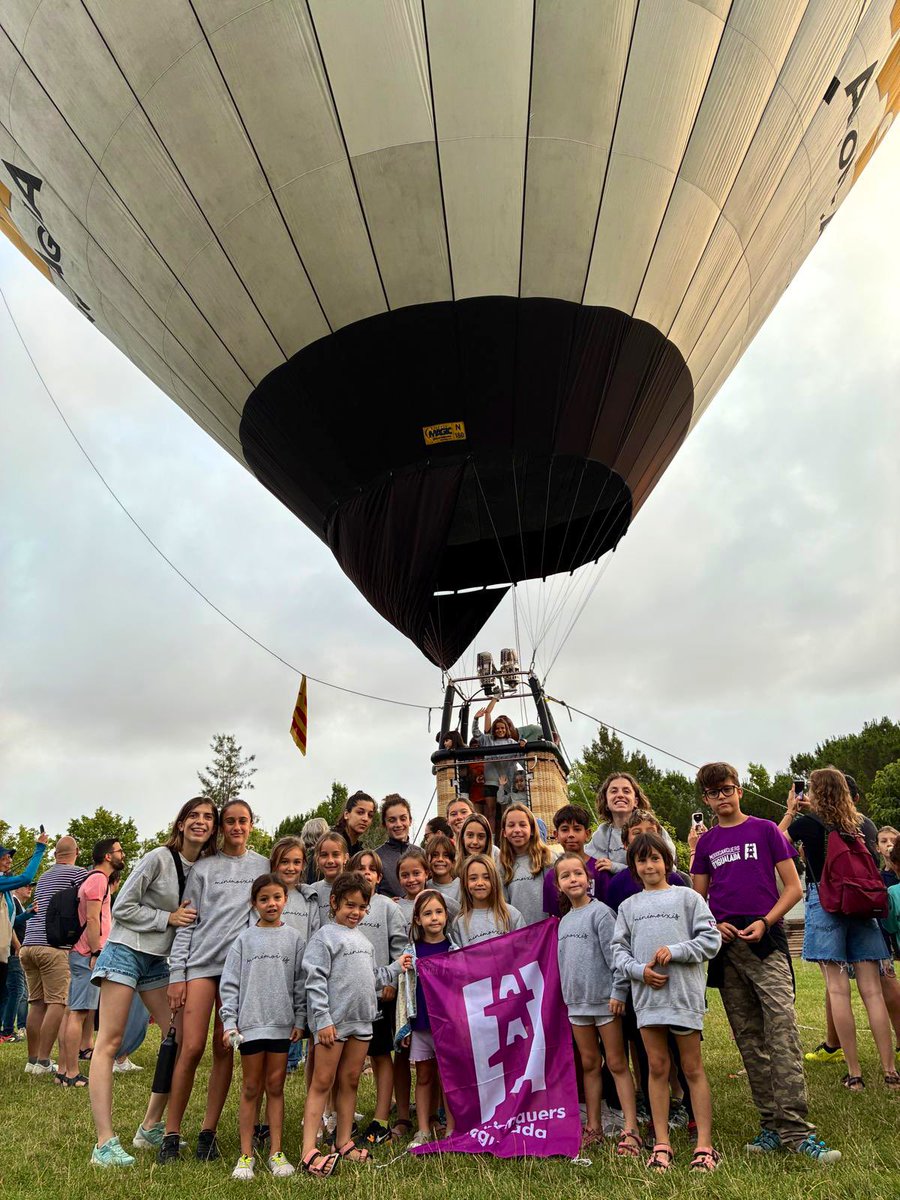 Moixiganguers d'Igd (@moixiganguers) on Twitter photo Avui els Minimoixis han participat al vol captiu per estrenar la cistella "Kids Balloon View" d'Ultramagic en el primer dia d'<a href="/Ebf_Igualada/">European Balloon Festival</a>.
#castells #comencemdenou Avui els Minimoixis han participat al vol captiu per estrenar la cistella "Kids Balloon View" d'Ultramagic en el primer dia d'<a href="/Ebf_Igualada/">European Balloon Festival</a>.
#castells #comencemdenou