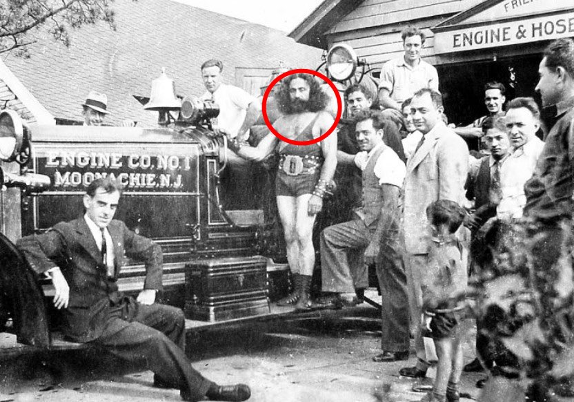 ⑥ ศาลปัดตกคดีนี้และไม่เอาเรื่องโจเซฟ ทำให้คนมองว่าเขาเป็นฮีโร่กระทืบนาซี นอกจากจะช่วยผดุงความยุติธรรมในนิวยอร์กซิตี้แล้ว โจเซฟยังแสดงโชว์เพื่อเรี่ยไรเงินช่วยเหลือคนยากไร้และทหาร เขายังรับสอนศิลปะป้องกันตัวแบบฟรีๆ เวลาว่างยังช่วยตำรวจจับผู้ร้ายเป็นเหมือนฮีโร่ของเมืองนี้