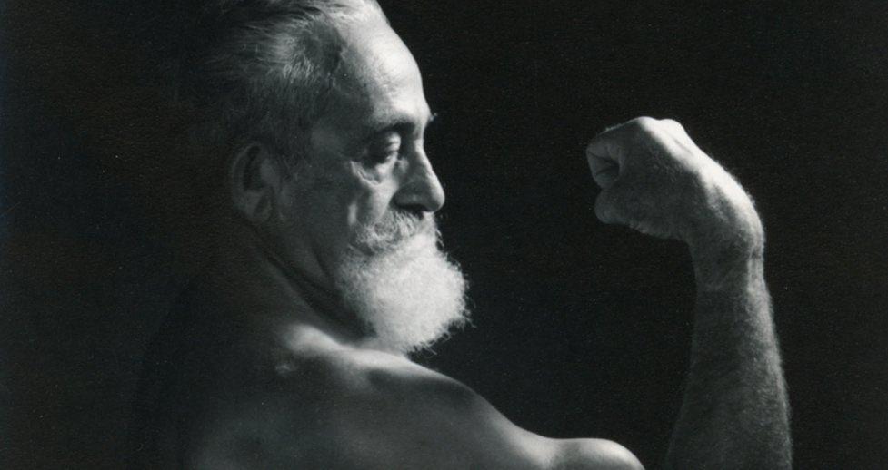 ⑦ “ถ้าจิตใจแข็งแกร่ง ก็ไม่มีอะไรจะทำร้ายเราได้” ในที่สุดโจเซฟหรือซูเปอร์แมนในชีวิตจริงก็ตายตอนอายุ 84 ทิ้งไว้แต่ตำนาน โจเซฟเคยบอกและเชื่อเสมอว่า มนุษย์เราเป็นฮีโร่กันได้หมด ความแข็งแกร่งไม่ได้เริ่มจากร่างกาย แต่เริ่มจากจิตใจ ไม่มีใครมากำหนดชะตาเราได้นอกจากตัวเราเอง