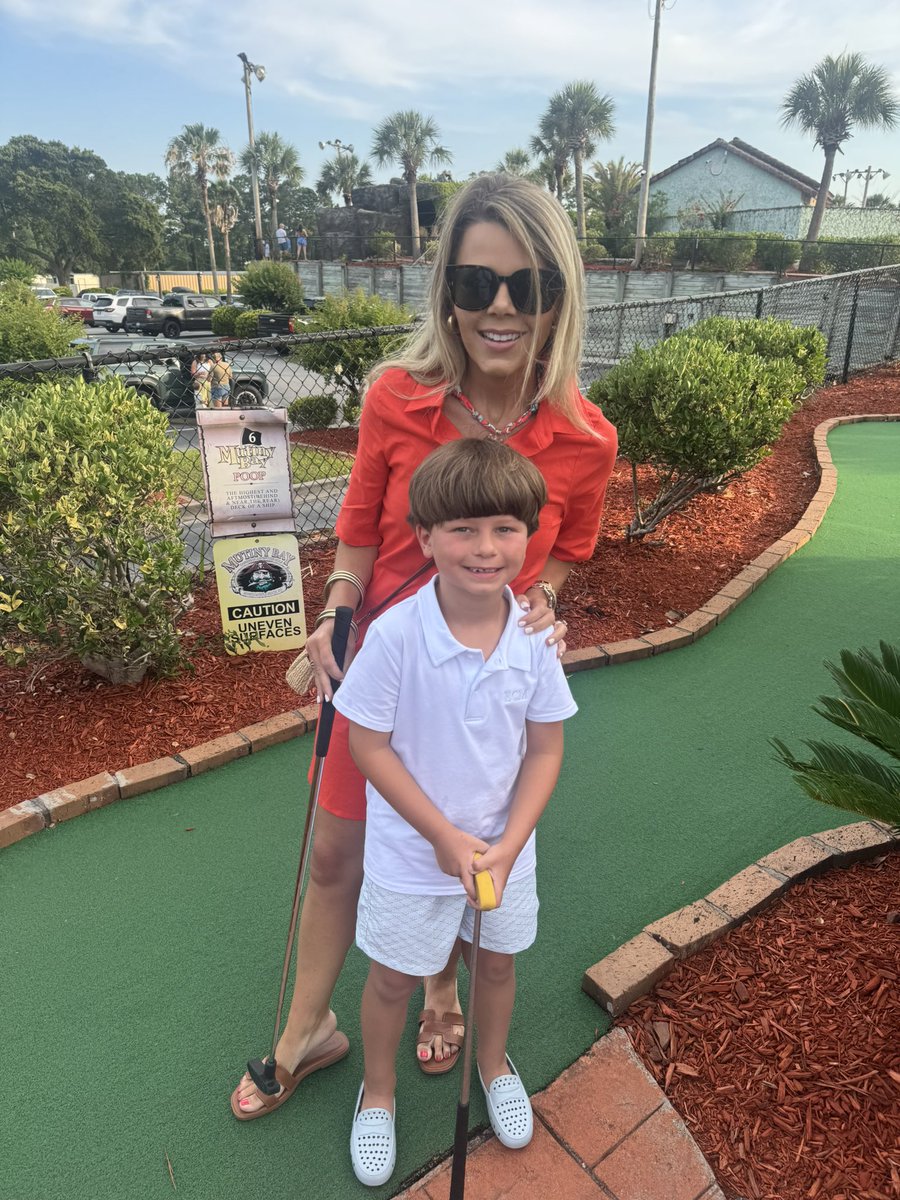 AndrewCMcMillan's tweet photo. Celebrating Shelly today! Happy 40th babe! We love you and are so thankful for you! #Wooooooooo #40andfine https://t.co/9OctdIzRg6