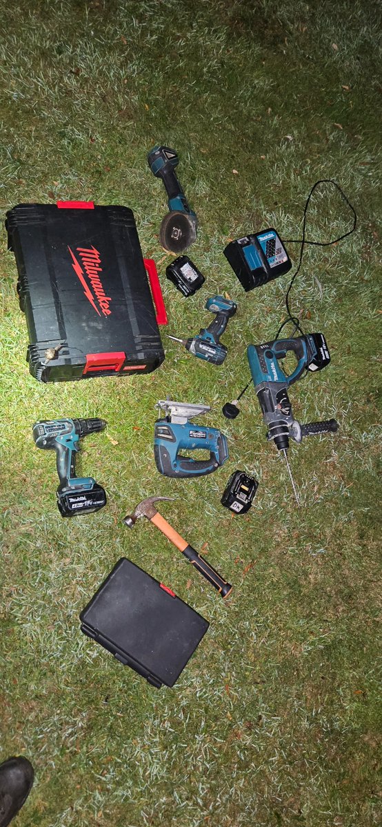 MerPolDogs's tweet image. A male smashed a vehicle window to steal power tools overnight. PD Yoko tracked from the scene into a nearby road and found the stolen items hidden in bushes. All recovered and returned to the rightful owner. Good girl Yoko!