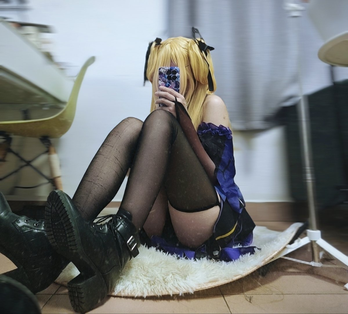 袜子该换一下了
#男娘 #cosplay #菲谢尔 #可爱的男孩子