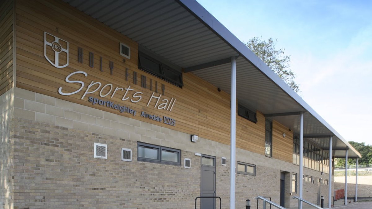 FirstGiveNPe's tweet image. The sun came out to match the vibrant PSW  @THFCS_Official with the Y8 students this morning. Today, we tightened up on audience participation, professionalism, and posture. Not long left until the @FirstGiveUK final where they get to shed light on the local charities!