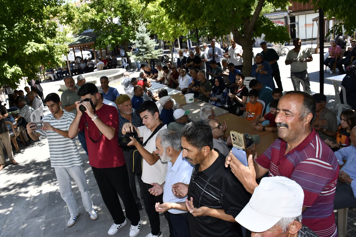 NamiCiftci's tweet photo. GÜRÜN’DE VATANDAŞLARA 3 BİN KİŞİLİK AŞURE DAĞITILDI

Muharrem Ayı dolayısıyla Gürün Belediyesi tarafından vatandaşlara aşure ikramında bulunuldu. 
https://t.co/SzmbtiLSs8 https://t.co/Ww3sMHUyNp