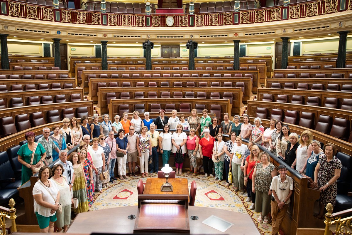 Afammer Villarrubia de los Ojos ha visitado el Congreso de los Diputados. Orgullo, inspiración y compromiso para seguir dando voz a las mujeres rurales. ¡Gracias por la acogida! 💪🌾 #MujerRural #Afammer #Igualdad