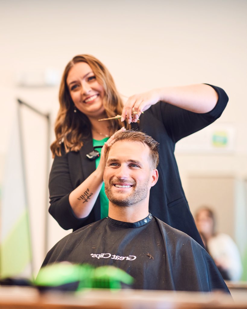 KirkCousins8's tweet image. I’ve been going to @GreatClips for years & now they're recognizing my dedication with an induction into the Hall of... Fade. Every time I stop into a salon, everyone there gets a free haircut. Your next check-in on the app could be for a seat next to me. #GreatClipsPartner