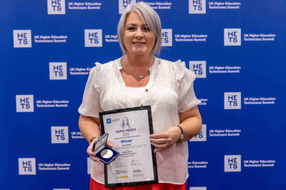 QUBstaff's tweet image. Congratulations to Gillian Riddell, @QUBelfast Technician Commitment Manager, on receiving the prestigious Papin Medal for her exceptional leadership and dedication to the technical community in higher education. 🏅
🔗 Read more: go.qub.ac.uk/papinmedalwinn…
#LoveQUBstaff