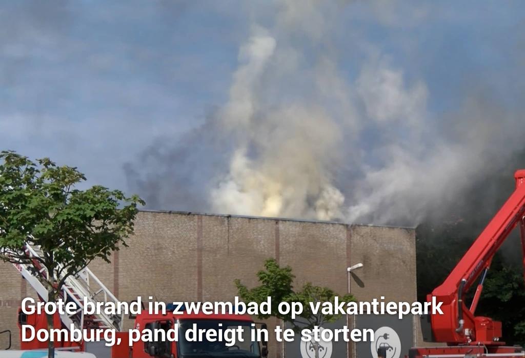 Grote brand in zwembad in Domburg