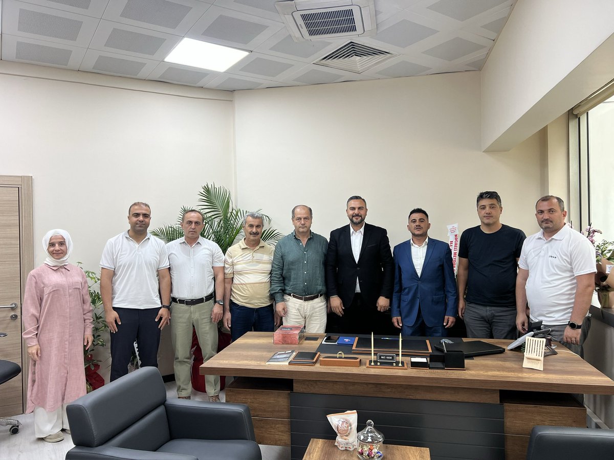 Kocaeli Büyükşehir Belediye Başkanımız Doç.Dr. Tahir Büyükakın’ ın tensipleriyle İletişim ve Kurumsal İlişkiler Şube Müdürlüğüne atanan Naci Kazak ile Akıllı Şehirler Şube Müdürlüğüne atanan  Şükrü Ar’ ı makamında ziyaret ettik.