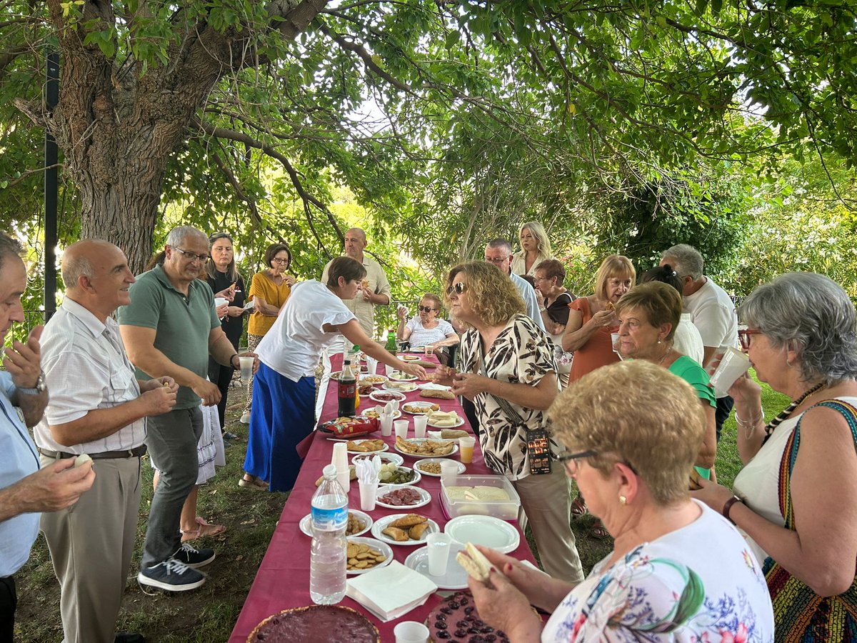 Seguimos celebrando el final de curso por toda la geografía riojana. Esta vez, junto a las personas que dan vida a Cáritas en el 📍Arciprestazgo de Rioja Media.
Juntos vivimos otra tarde de encuentro, alegría y comunidad.🤝

#MientrasHayaPersonasHayEsperanza