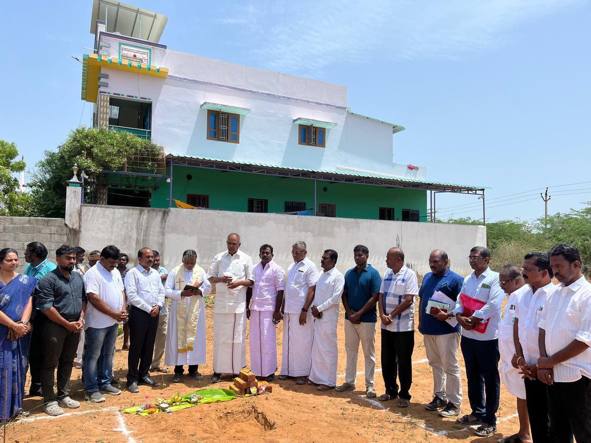 இராதாபுரம் சட்டமன்றத் தொகுதிக்கு உட்பட்ட, தெ.கள்ளிக்குளம் ஊராட்சி - தெ.கள்ளிக்குளத்தில் ரூபாய் 65 லட்சம் மதிப்பீட்டில் அரசு ஆரம்ப சுகாதார நிலைய கூடுதல் கட்டிடத்திற்கு அடிக்கல் நாட்டினோம்!