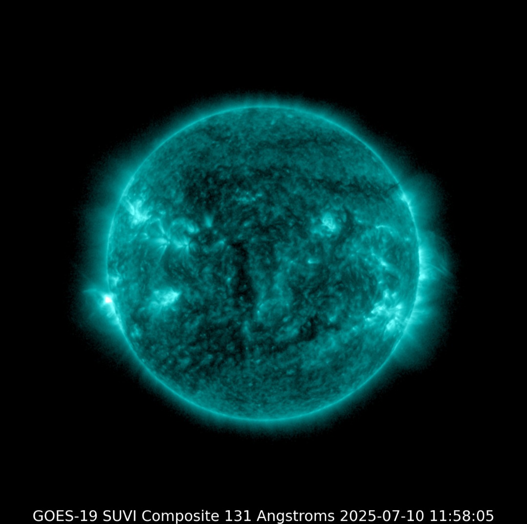 HaelVoort's tweet image. More promising action on the east limb.
The promise of not doing anything in the Earth strike zone?
Just a C-class flare (don't care), but also a long duration, eruptive event. This region already showed signs of life yesterday.
We'll get a closer look in the next 24-48h.
