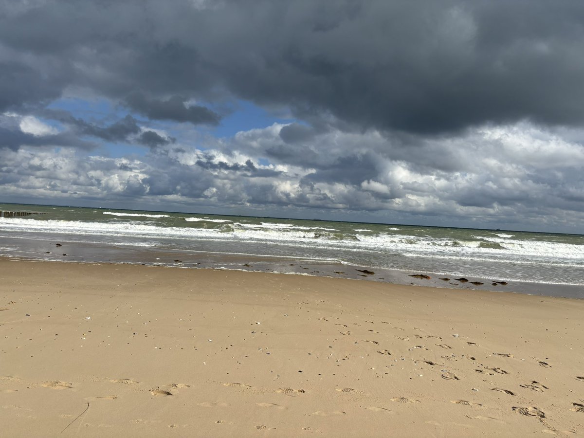 Martin Balucha (@martinbalucha) on Twitter photo Tohle je 69 letá Brigitte Lipsová, která v garáži svého domu na okraji Calais už přes 20 let nabíjí migrantům mobily, power banky i holicí strojky. Říkají ji “babička s nabíječkou”. Letos do VB z🇫🇷pobřeží připlulo na nafukovacích člunech rekordních přes 21 tisíc lidí.
<a href="/iROZHLAScz/">iROZHLAS.cz</a> Tohle je 69 letá Brigitte Lipsová, která v garáži svého domu na okraji Calais už přes 20 let nabíjí migrantům mobily, power banky i holicí strojky. Říkají ji “babička s nabíječkou”. Letos do VB z🇫🇷pobřeží připlulo na nafukovacích člunech rekordních přes 21 tisíc lidí.
<a href="/iROZHLAScz/">iROZHLAS.cz</a>