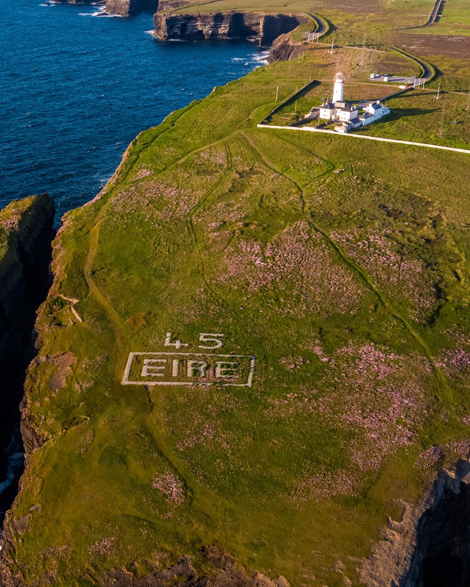 LoopHeadLH's tweet image. 🔦 History Spotlight: Loop Head Lighthouse is home to one of Ireland’s WWII ÉIRE signs 🛩️ Marked "ÉIRE 45", it helped pilots identify neutral territory during the war. Fewer than 30 remain! Come see it yourself 🌊

🔗 Bookings.LoopHeadLighthouse.ie

@gtlighthouses #loophead