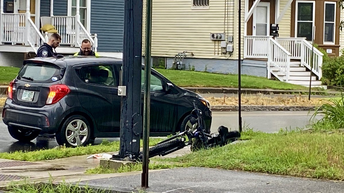 95Photog's tweet image. South State street in Concord shut down for an accident involving a bicycle .@WMUR9