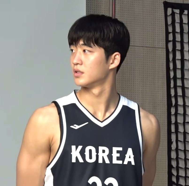 진지하게말하는건데
우리가좀불리하면
일본선수얼굴앞에여준석얼굴들이밀면안되나
일본선수도여준석얼굴보면넋을놓고볼텐데