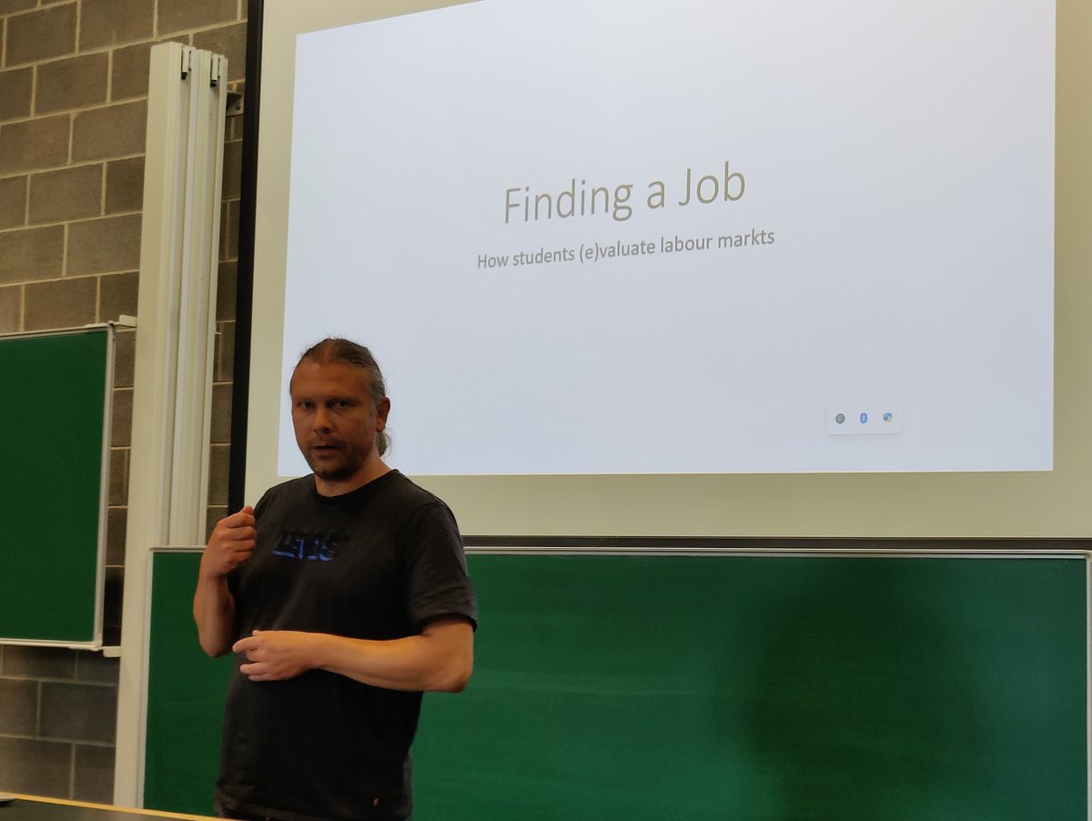 discourse_net's tweet image. Jens Maeße
Finding a job: How students (e)valuate labour markets
Important take on students' professional career pathway through value orders understood as heterogenous markets.