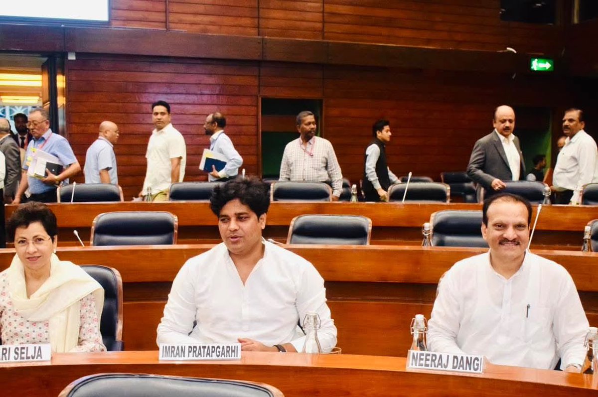 NeerajDangiINC's tweet image. संसद भवन एनेक्सी, नई दिल्ली में परिवहन, पर्यटन और संस्कृति संबंधी संसदीय स्थायी समिति की बैठक में भाग लिया जिसमें नागरिक उड्डयन क्षेत्र में समग्र सुरक्षा पर विस्तारित चर्चा के दौरान अपने महत्वपूर्ण सुझाव रखे ताकि लगातार हो रहे विमान हादसों पर अंकुश लगाया जा सके।
@kcvenugopalmp