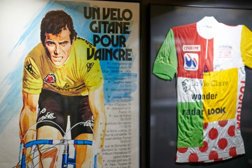 NicoHaemers's tweet photo. @KIDukeXI @LeTour There used to be a shirt like that, the "combiné" up until the 80s. https://t.co/KpVfeQEdmr