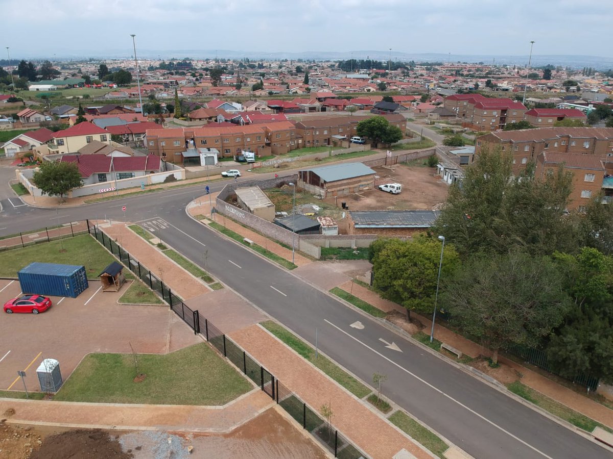 JDA_joburg's tweet image. #WorldYouthSkillsDay: As the world prepares to commemorate World Youth Skills Day on 15 July 2025, the @CityofJoburgZA and the @JDA_Joburg (JDA) shine a spotlight on a major youth empowerment milestone that is transforming both infrastructure and lives.
In a significant step…