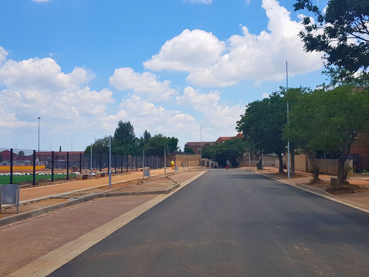 JDA_joburg's tweet image. #WorldYouthSkillsDay: As the world prepares to commemorate World Youth Skills Day on 15 July 2025, the @CityofJoburgZA and the @JDA_Joburg (JDA) shine a spotlight on a major youth empowerment milestone that is transforming both infrastructure and lives.
In a significant step…