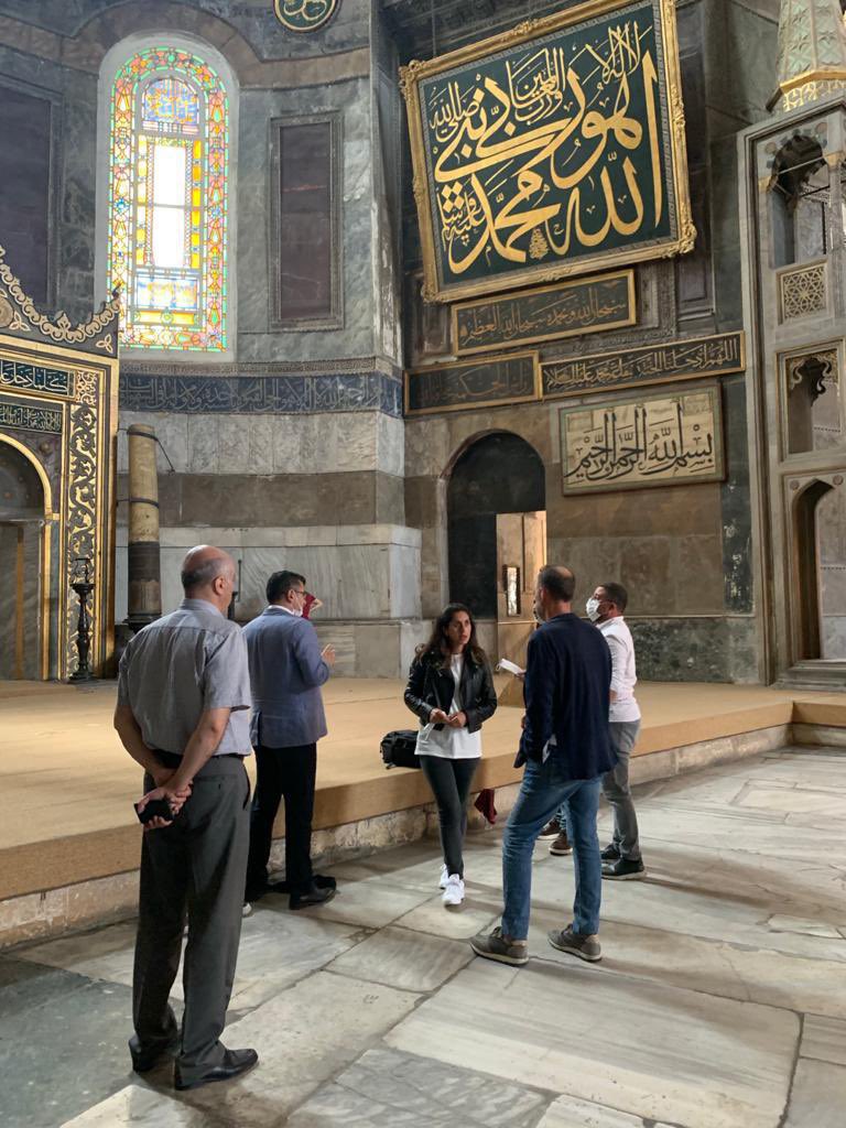 Ve bir mimar olarak tüm mesleki hayatımdan öte, büyük mesuliyetle birlikte, her anında tarifi zor duygularla, onurla ve hamd ile çalıştığımız 

“Ayasofya-i Kebir Cami-i Şerifi”

Ecdadımıza rahmetle,hürmetle…   

📷 13 Temmuz 2020 / Açılıştan önce çalışmalardan