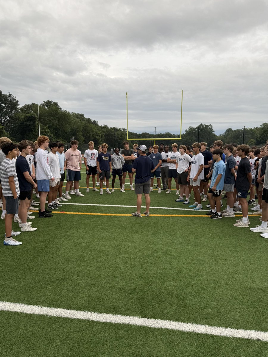 StaplesFootbal1's tweet image. Thank you to Henry Beck (Staples ‘21 West Point ‘25) for coming in and speaking to the team today about sacrifice and Wrecker Football.
GO WRECKERS!! #cthsfb