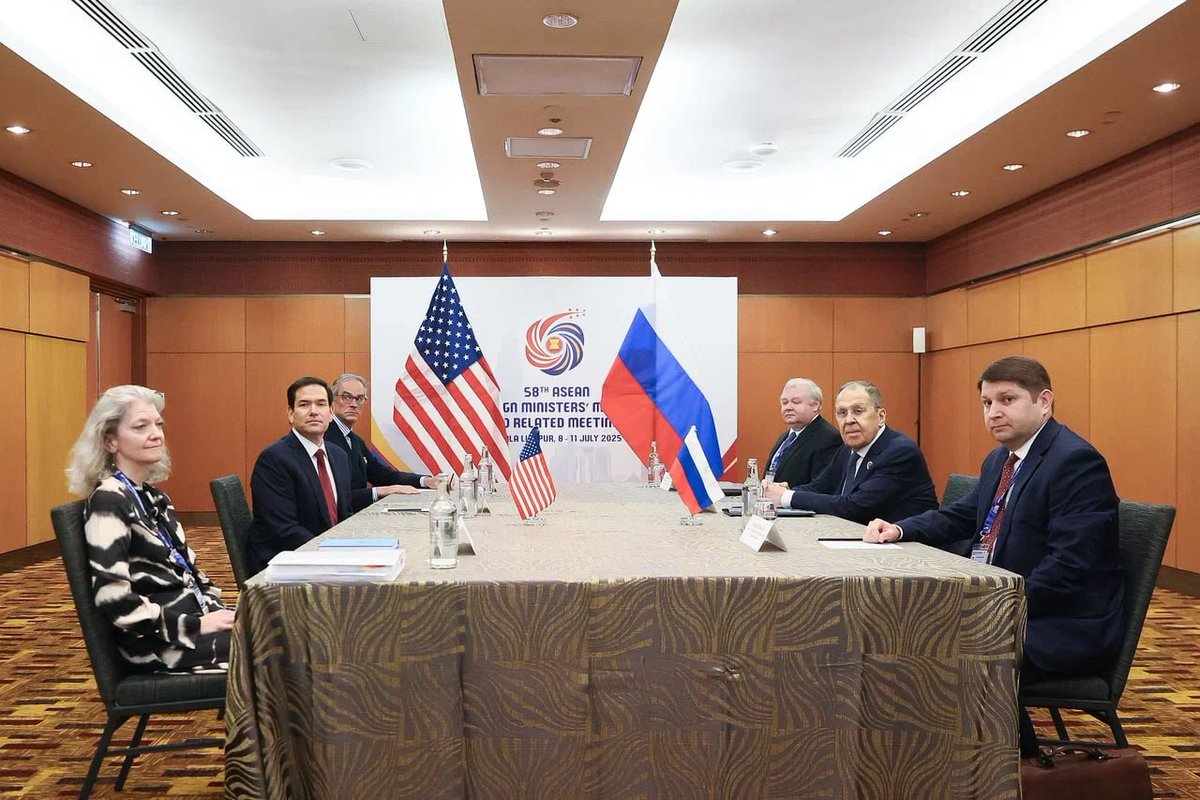 🇷🇺🇺🇸 10 июля состоялась встреча С.В.Лаврова с Госсекретарём США М.Рубио.

Проведён предметный и откровенный обмен мнениями по урегулированию вокруг Украины, обстановке вокруг Ирана и Сирии, а также ряду других международных проблем.

t.me/MID_Russia/624…