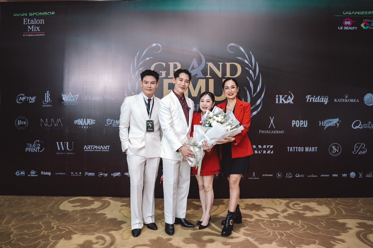 Yloveyouchannel's tweet photo. สุดยิ่งใหญ่ “คุณกรภัค จีรถิรธนา” - “คุณศศินันท์ ซิลวา” จัดประกวด 2 เวทีใหญ่ระดับเอเชีย “WULOP Thailand and Grand PMU ASIA 2025 ” เฟ้นหาช่างสัก คิ้ว ตา ปาก สู่เวทีระดับโลก

Link :https://t.co/LlfZ2zZCHh

นับเป็นเวทีค้นหาช่างสัก คิ้ว ตา ปาก สุดยิ่งใหญ่ที่สุดในประเทศไทยสำหรับงาน “WULOP Thailand 2025” กับการแข่งขันสัก คิ้ว ตา ปาก ซึ่งเป็นที่ยอมรับในวงการสักคิ้ว ตา ปาก และยังเป็นลีคการแข่งขันการสักคนจริงที่ใหญ่ที่สุดในโลกอีกด้วย อีกทั้งยังมีเวทีการแข่งขันแผ่นหนัง ทั้ง PMU และ SMP ที่มีผู้ลงแข่งทั้งในสนาม และส่งผลงาน Inbox ทั้งทั้งเอเชีย

สำหรับงาน “WULOP Thailand and Grand PMU ASIA 2025” ได้จัดขึ้นที่ประเทศไทยเป็นครั้งที่ 3 โดยปีนี้ “คุณกรภัค จีรถิรธนา” เจ้าของสถานบัน LeBeauty88 และ “คุณศศินันท์ ซิลวา” ได้จัดการแข่งขันขึ้น���พื่อเปิดโอกาสให้ช่างสักคิ้ว ตา ปาก ทั้งไทย และต่างประเทศได้มีเวทีในการแสดงทักษะความสามารถ พร้อมยังเป็นการแลกเปลี่ยนเทคนิคความรู้ เพื่อให้วงการสักคิ้ว ตา ปาก ได้พัฒนาต่อไป โดยผู้ชนะในเวที WULOP Thailand จะได้เป็นตัวแทนประเทศไทยไปแข่งขันชิงแชมป์โลกที่ประเทศตุรกีในปี 2025 และมีประเทศที่เข้าร่วมแข่งขันมากกว่า 60 ประเทศทั่วโลก ซึ่งปีนี้โดยภายในงาน “WULOP Thailand and Grand PMU ASIA 2025” มีการจัด Conference ให้ความรู้ โชว์เทคนิคอย่างมากมาย โดยได้รับเกียรติ จากอาจารย์ผู้สอนที่มีชื่อเสียงระดับโลก อาทิ คุณ Branko Babic – จากประเทศ Serbia  เจ้าของแบรนด์ PhiBrows ที่ระดับอาจารย์ในเมืองไทยให้ความสนใจเรียนเป็นอันดับต้นๆของโลก , คุณ Olga Hanafy – จากประเทศ Russia เจ้าของแบรนด์สี HANAFY ที่ได้รับความนิยมจากทั้วโลก , คุณ Bianca Festejo – จากประเทศ USA เจ้าของแบรนด์ NUE CONCEAL ,คุณ Miguel Silva – จากประเทศ Portugal 
ผู้โด่งดังงานสักต่อผม SMP และอาจารย์อีกมากมายกว่า 40 เทคนิค อีกทั้งภายในงานยังมีบูธผลิตภัณฑ์ ที่ได้รับความนิยมจากทั้งโลก มาจัดแสดง มากกว่า 30 บูธ อาทิ ETALON MIX , PHIBROWS , NUE CONCEAL  , ALICE COSMETIC INK , HANAFY PIGMENTS , DYNAMIC PMU , AMZ  ฯลฯ โดยงานนี้มีผู้เข้าร่วมงานกว่า 26 ประเทศ 500 คน ณ โรงแรมมิราเคิล แกรนด์ คอนเวนชั่น หลักสี่ กรุงเทพฯ

สำหรับผู้ที่สนใจ สามารถติดต่อสอบถามได้ที่
Line  : @wulopth
IG : wulopthailand
FB : wulopthailand
Tel : +6699 424 4624 , +6691-599-2894 , +6694-624-5663

#เวทีแชมป์โลก #เวทีเปลี่ยนชีวิต  #WULOPThailand #GRANDPMUASIA #aiLeBeauty8
#LeBeauty88โหงวเฮ้งเพื่อความงาม
#LeBeauty88ต้นฉบับศาสตร์โหงวเฮ้งความงามของเมืองไทย