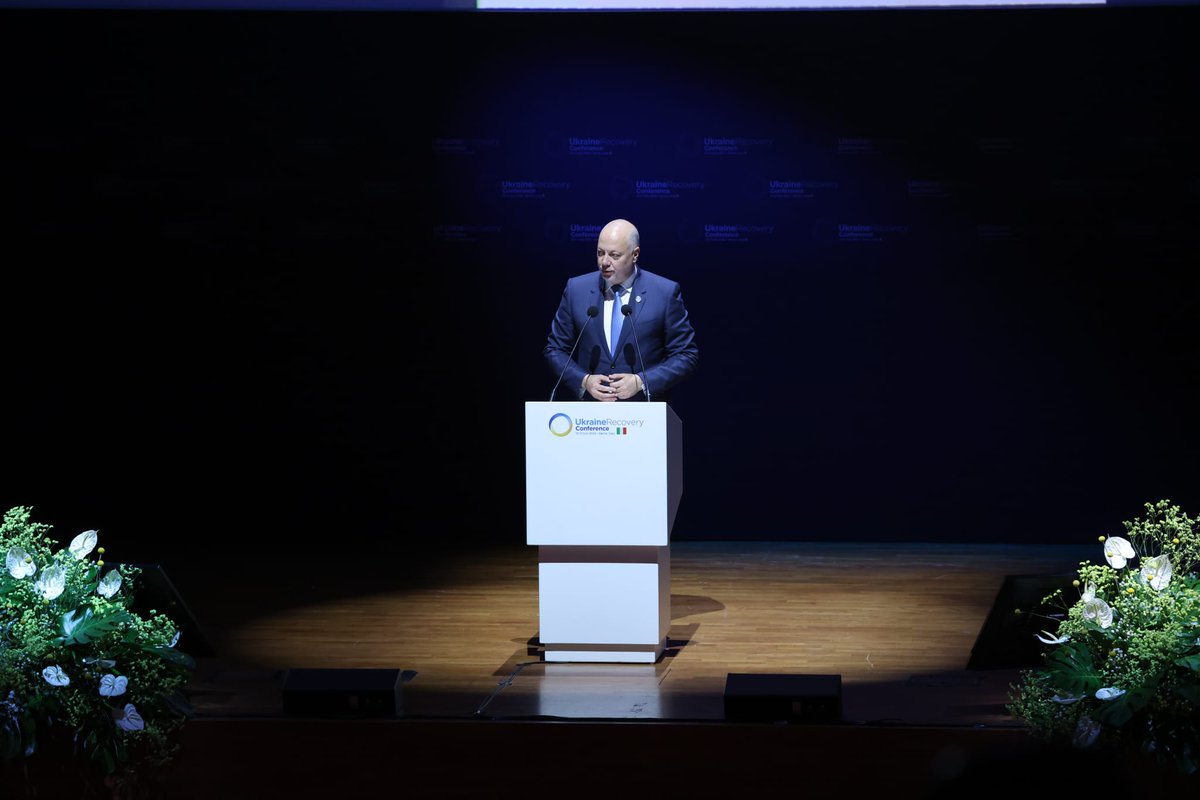 R_JeliazkovPM's tweet image. 🇧🇬will actively participate in 🇺🇦’s recovery, focusing on transport connections and essential services like water supply and sanitation.Bulgarian business has strong potential to contribute to Ukraine’s recovery. Critical infrastructure and energy connectivity are key. #URC2025