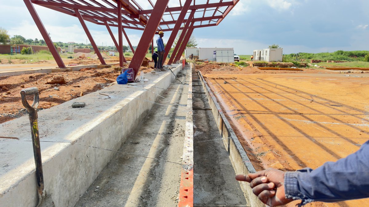 JDA_joburg's tweet image. 🏟️ #ChrisHaniSportsComplex | Investing in Active, Healthy Communities 🏃🏽♀️🏀
The revitalisation of the Chris Hani Sports Complex by the @JDA_Joburg is transforming this iconic facility into a vibrant hub for recreation, youth development, and community pride in Orange Farm. 🙌…