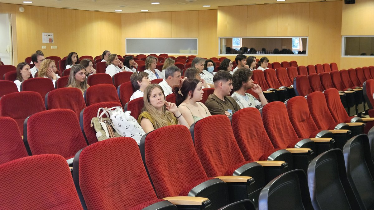 CAHU_Area_V's tweet image. 👥 Hoy hemos celebrado en el #CAHU la Jornada de Acogida para los nuevos profesionales que se incorporan al equipo de la Dirección de Gestión de Cuidados y Enfermería.
🧠 Un programa lleno de contenido útil para empezar con buen pie:
✅ Bienvenida institucional
✅ Calidad,…