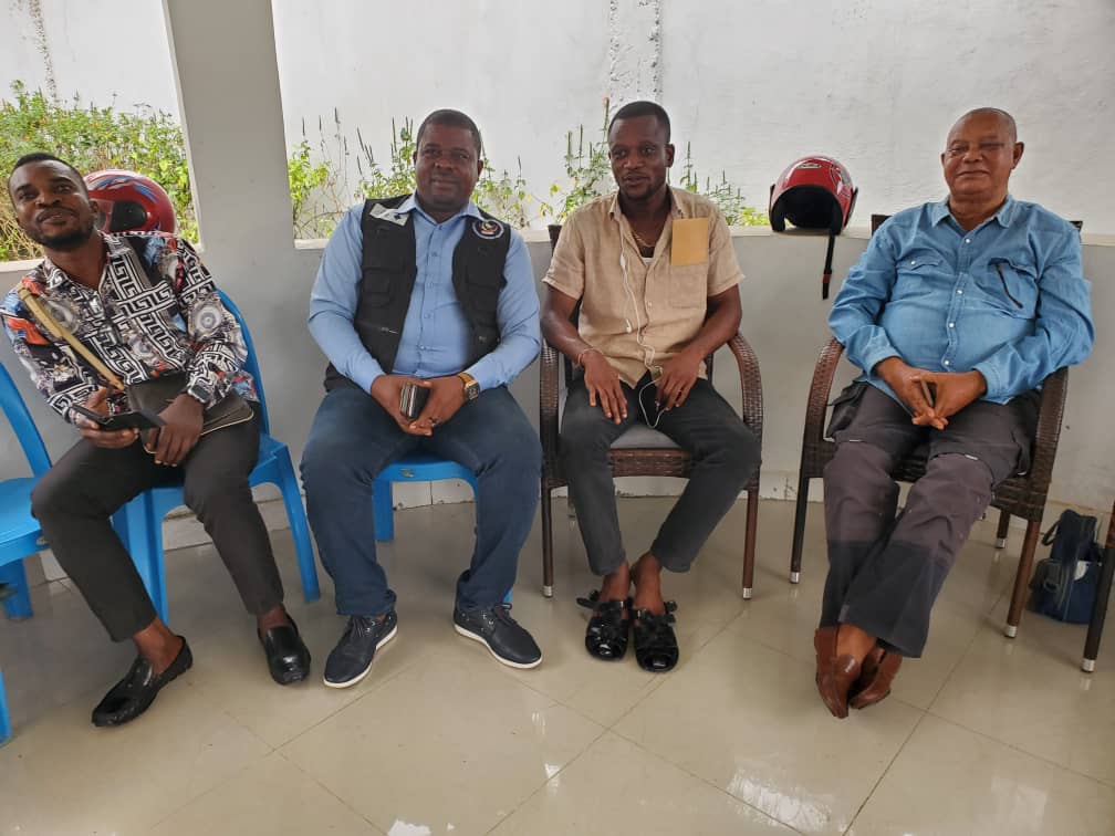 *La tradition exige .  Ir.#morthondjuma , coordonnateur provincial de la CCN/Maniema, dans la villa SK. Della. Ce grand monsieur est allé  présenter ses compassions et condoléances à la famille biologique et politique de l'honorable Sénateur #Salomonkalonda , qui a perdu sa mère.