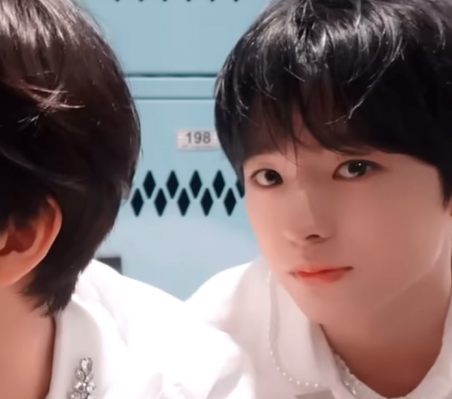 유우시 이런 얼굴 할 때마다 너무귀여워서 화면 물어뜯고싶음