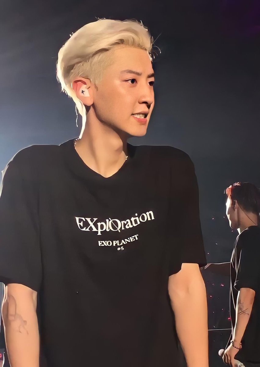 oshcinpcyaaa_'s tweet image. chanyeol in real life with his undercut hair

#찬열 #CHANYEOL