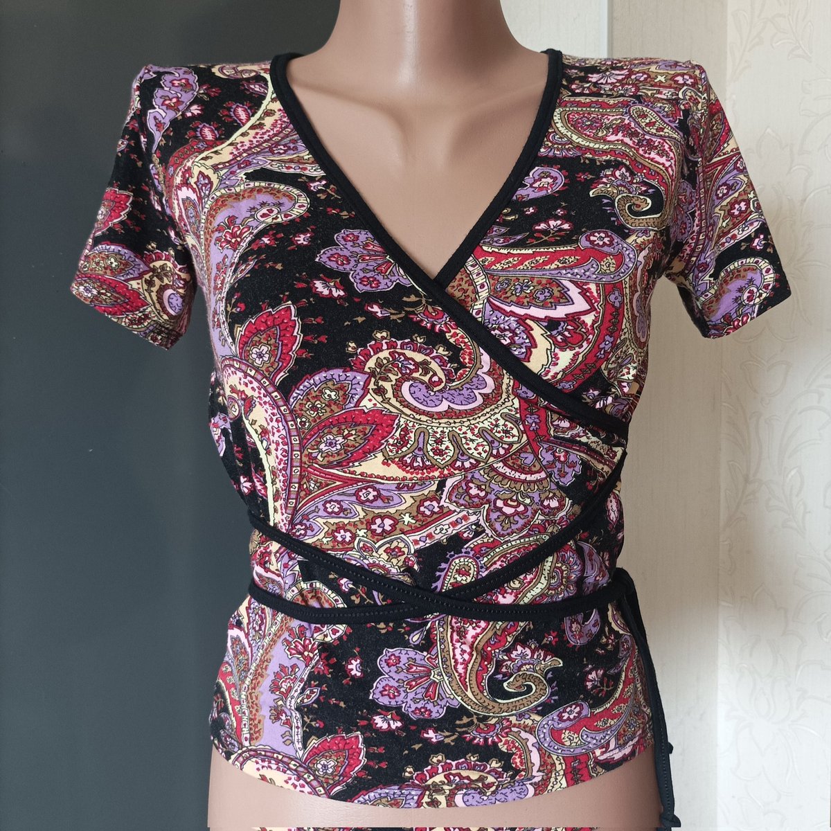 GoodVintageArt1's tweet photo. #Bright #paisley #print #top #Y2Ktop V-neck #fitted top #Vintage #summer #wrap #blouse #Cotton #short #sleeve #shirt #Boho #chiccroptop #Purpletop #Lilactop #Blacktop #top2000s
https://t.co/MhKU0BV5cC https://t.co/cTYLHrhzKV