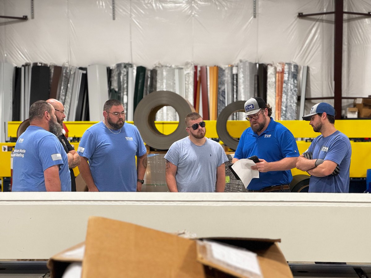 truemetalsupply's tweet image. It’s a great day to make some metal roofing, make some customers happy, and make it all happen with the best crew in the business. 👊🔥
Our team is kicking off the day with a game plan—ready to turn raw material into real solutions for our customers. Every roof starts right…