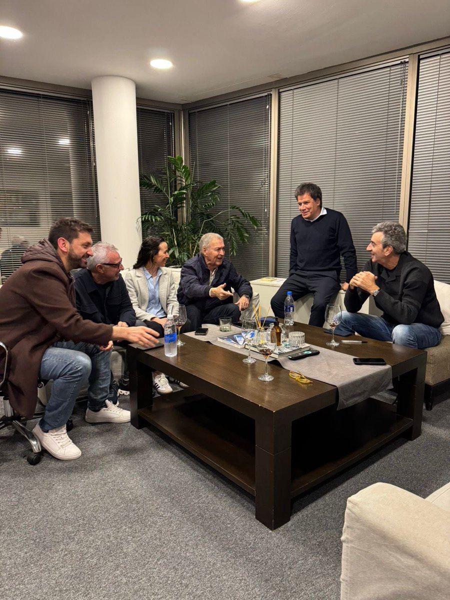 Somos el espacio que está convencido que hay otro camino y lo estamos construyendo. 

Estamos dispuestos a tender puentes, trabajar por los problemas reales y estar cerca para transformar de verdad nuestra provincia. 

Somos Buenos Aires 💪🏻