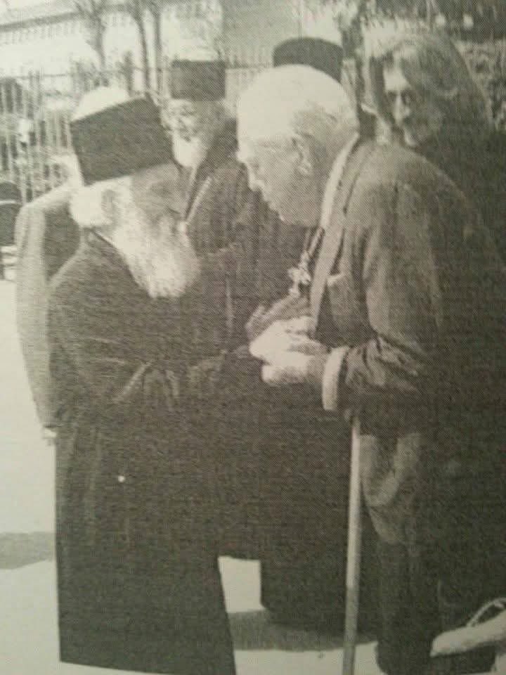 Kleronovinar's tweet photo. Једна скупа слика

Патријарх Павле и војвода Момчило Ђујић https://t.co/kxyQp5HIcr