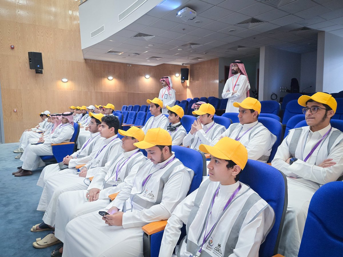 safkku's tweet image. نظّمت #جامعة_الملك_خالد ممثلةً بـ #عمادة_شؤون_الطلاب، وبالشراكة مع @Mawhiba، في إطار الأنشطة المصاحبة لبرنامج #موهبة_الإثرائي_الأكاديمي، زيارة ثقافية لمجموعة من الطلاب الموهوبين إلى &quot;بيت الثقافة&quot;، وذلك بهدف ترسيخ القيم الوطنية، وتعزيز الوعي الثقافي، وتنمية الحس بالهوية والمعرفة…