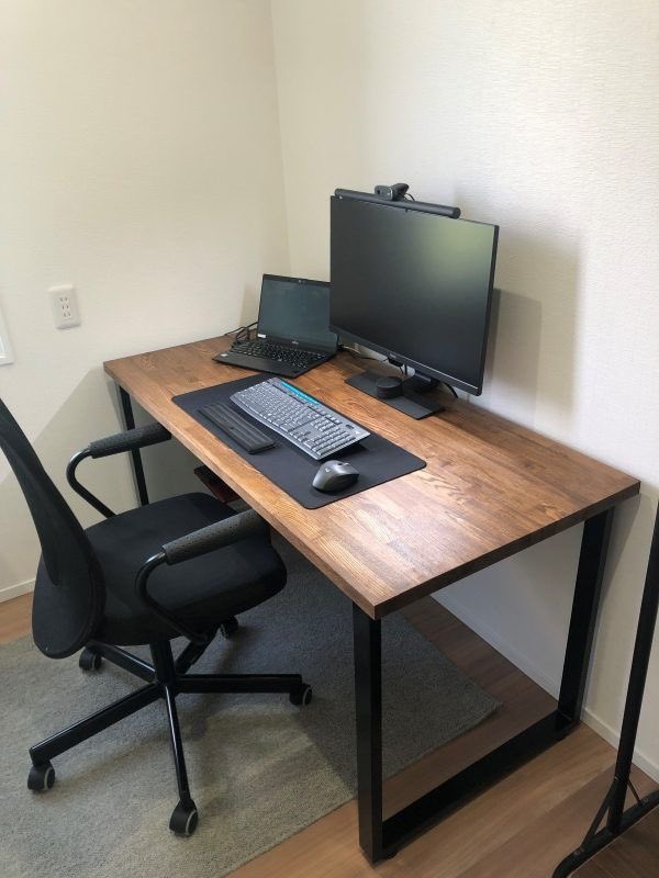 Huku1King's tweet photo. COMPUTER DESK:

All: K1,900

Call/whatsapp 0971958903

Note: you can send I. You designs and I can confirm price. https://t.co/RAKAk3MXAn