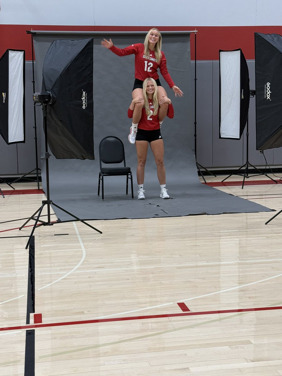 Media day vibes 😎

#GoYotes x #WeAreSouthDakota