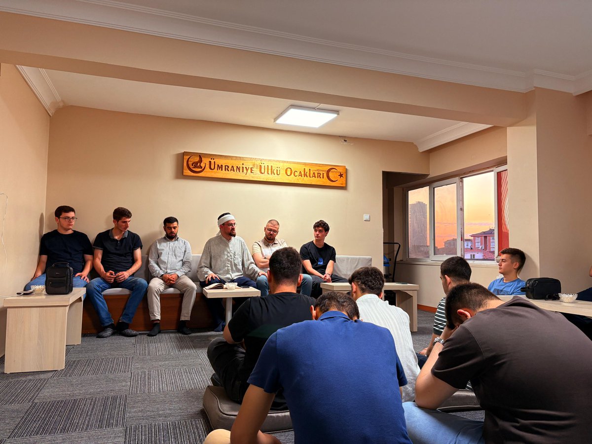 Haftalık olarak düzenlediğimiz Kuran-ı Kerim tilaveti ve Dini Sohbet programımızı Ülküdaşlarımızın katılımıyla gerçekleştirdik.
#ÜmraniyeÜlküOcakları
