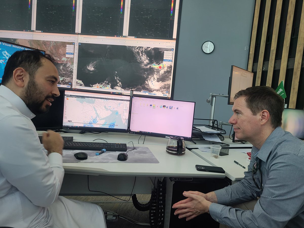 blamarre's tweet image. The final couple of days with the talented team @NCMKSA National Center for Meteorology on 9 July 2025 focused on Forecast Operations and the Early Emergency Warning center with airport aviation forecasts and special alerts for dust storms and seasonal impacts with @COMETMetEd.