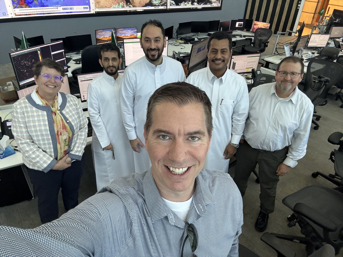 blamarre's tweet image. The final couple of days with the talented team @NCMKSA National Center for Meteorology on 9 July 2025 focused on Forecast Operations and the Early Emergency Warning center with airport aviation forecasts and special alerts for dust storms and seasonal impacts with @COMETMetEd.