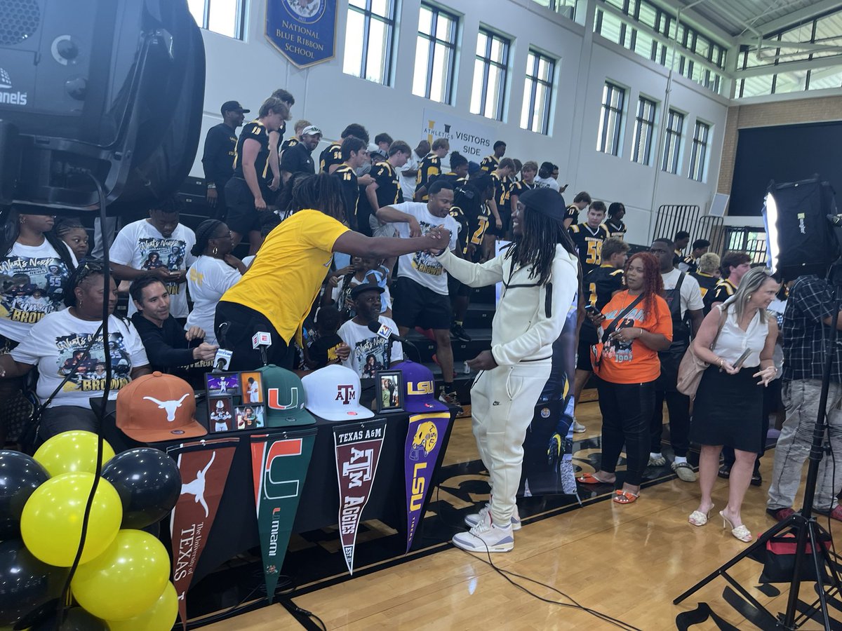 Lamar Brown is staying home.

The U-High star announces his commitment to LSU. 

Count current Tigers freshman Keylan Moses among the many excited folks on hand.