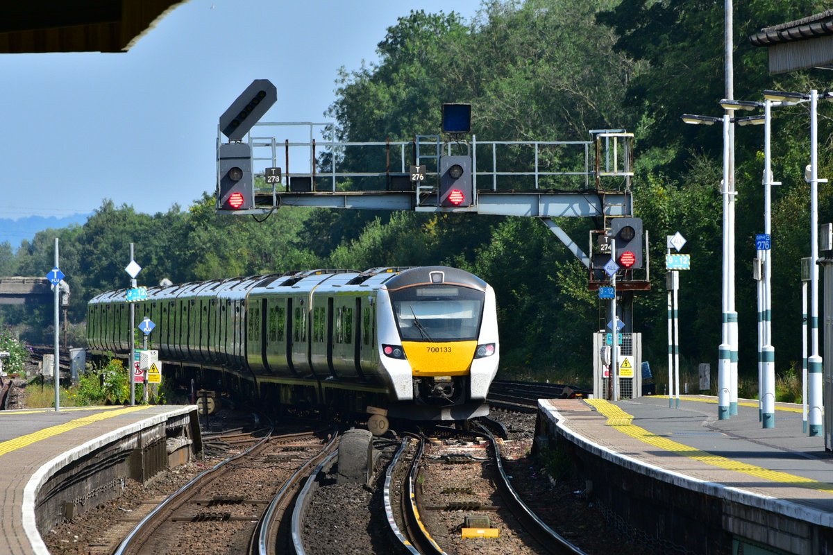 NetworkRailSE's tweet image. Beachgoers and holidaymakers affected by major engineering work THIS SUNDAY on the Brighton Main Line
Sunseekers, holidaymakers and motorsport fans are being advised to plan their weekend journeys in advance as urgent engineering work means all lines between East Croydon and…